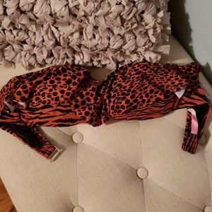 NWOT Victoria's Secret Ruffled Bikini Top
